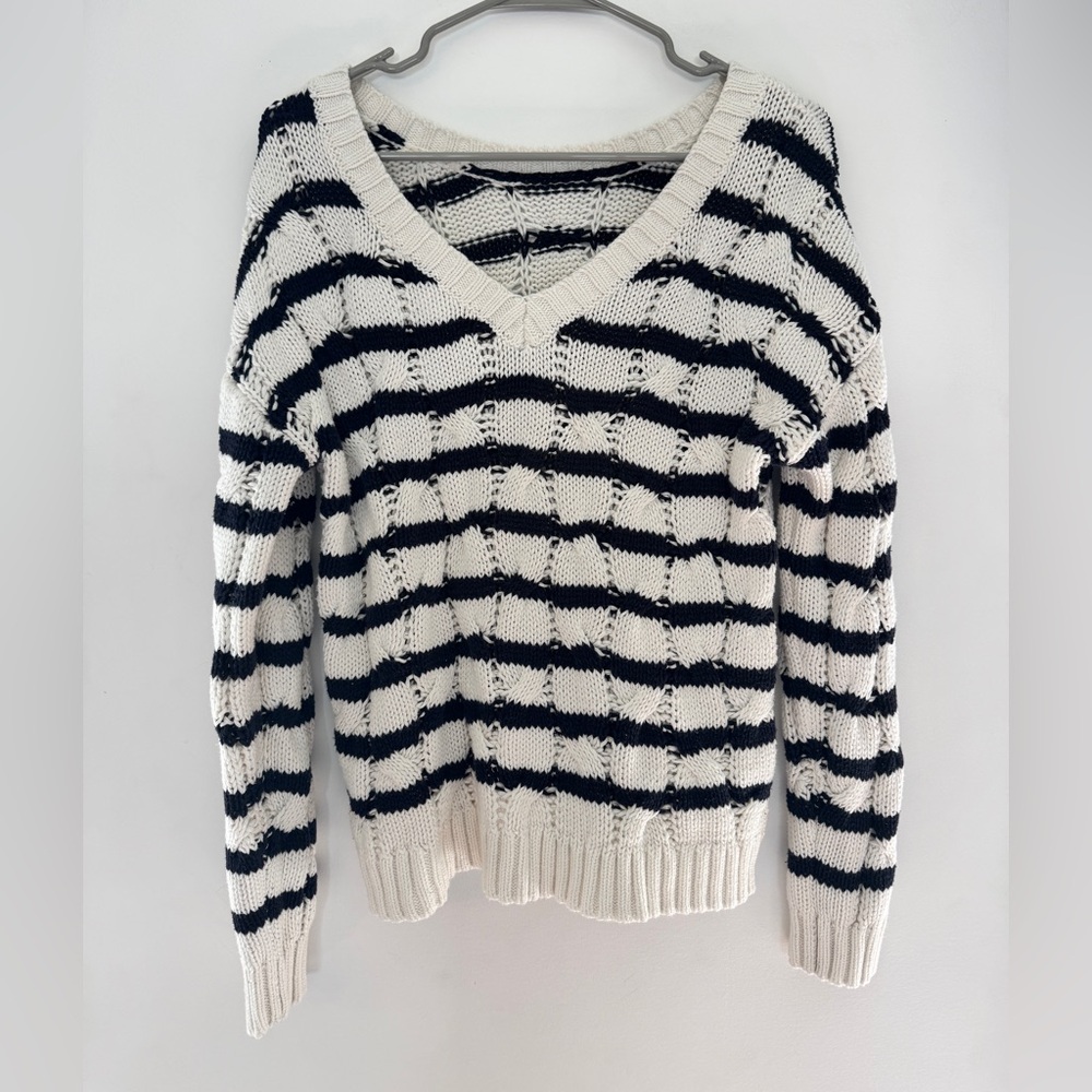 Aeropostale Striped V-Neck Sweater in Cream and Black